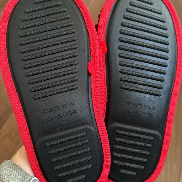 Chiefs slippers!! Size small (5/6) - Picture 2 of 3